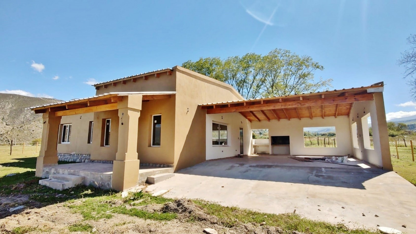 CASA EN VENTA 4D, 2 BÑ - TAFI DEL VALLE - LOTEO VILLA CHENAUT 