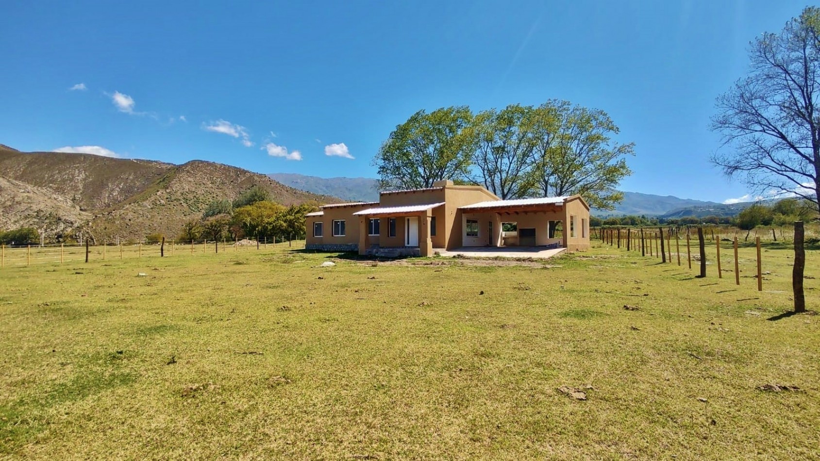 CASA EN VENTA 4D, 2 BÑ - TAFI DEL VALLE - LOTEO VILLA CHENAUT 