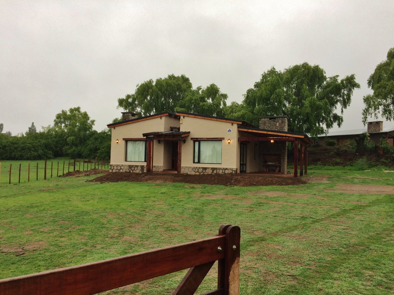 VENTA HERMOSA CASA DE CATEGORIA 2D, 1BÑ ASADOR TAFI DEL VALLE / LOS CASTAÑOS