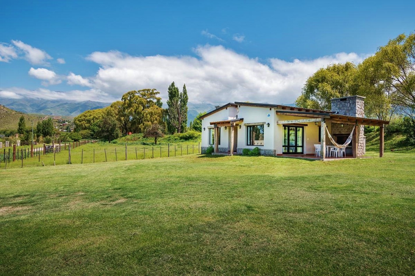 VENTA HERMOSA CASA DE CATEGORIA 2D, 1BÑ ASADOR TAFI DEL VALLE / LOS CASTAÑOS