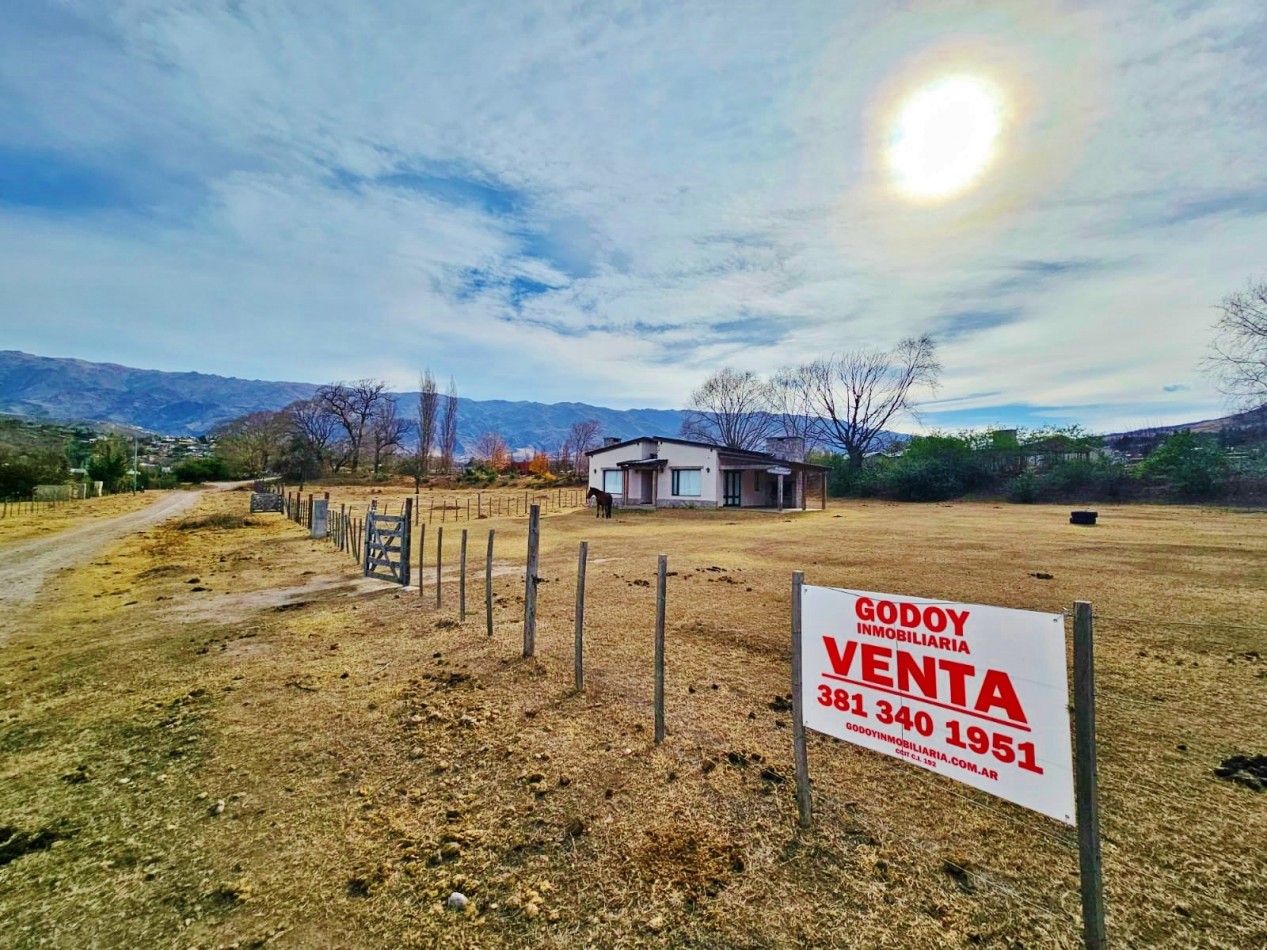 VENTA HERMOSA CASA DE CATEGORIA 2D, 1BÑ ASADOR TAFI DEL VALLE / LOS CASTAÑOS