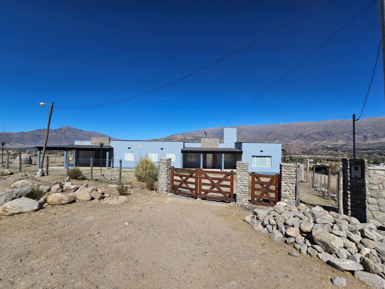 ALQUILER TEMPORARIO PARA 9 PERSONAS , CASA DE CATEGORIA 4 D, 3 BÑ, COCHERA VISTA, ASADOR.