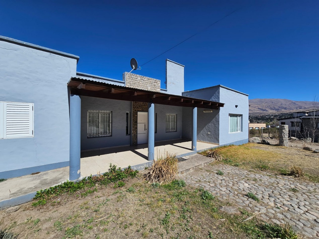 ALQUILER TEMPORARIO PARA 9 PERSONAS , CASA DE CATEGORIA 4 D, 3 BÑ, COCHERA VISTA, ASADOR.