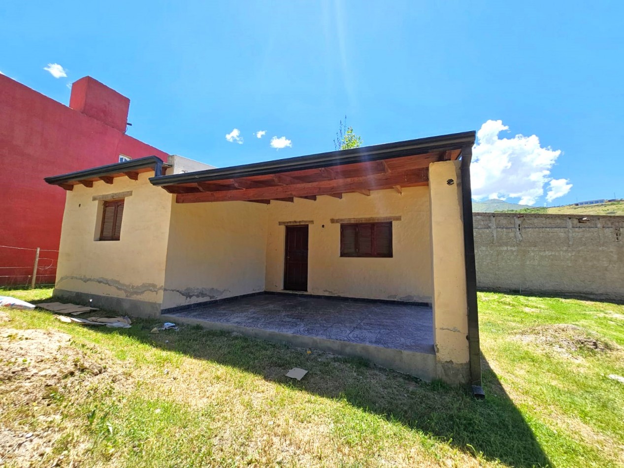 OPORTUNIDAD. CASA EN VENTA.GALERIA, COMEDOR, 2D, TAFI DEL VALLE ZONA LA OVEJERIA 