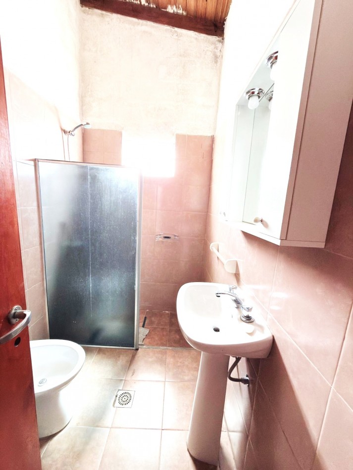 VENTA CASA EL MOLLAR 2D, QUINCHO CON ASADOR Y COCHERA. BARRIO CERRADO CERCANO AL LAGO