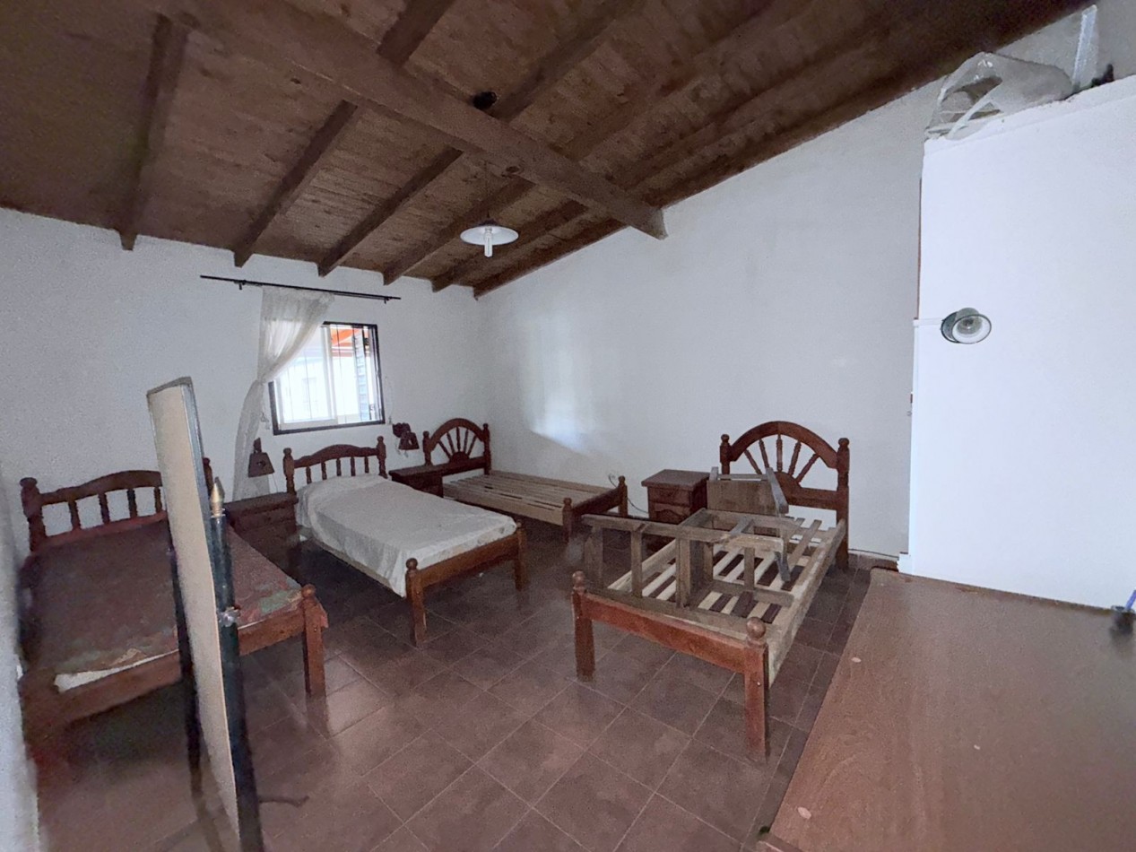 VENTA CASA EL MOLLAR 2D, QUINCHO CON ASADOR Y COCHERA. BARRIO CERRADO CERCANO AL LAGO