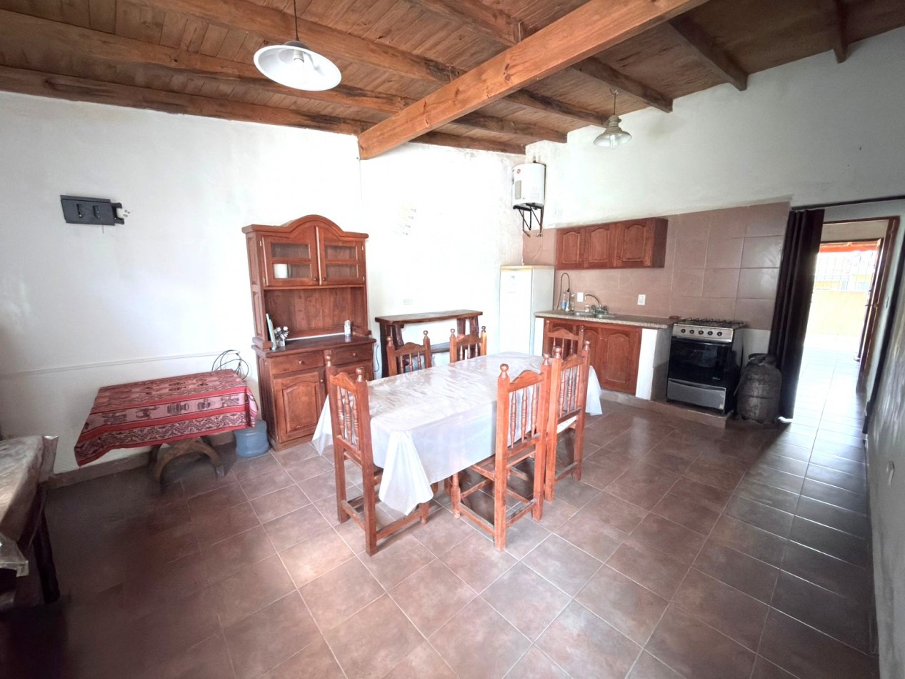 VENTA CASA EL MOLLAR 2D, QUINCHO CON ASADOR Y COCHERA. BARRIO CERRADO CERCANO AL LAGO