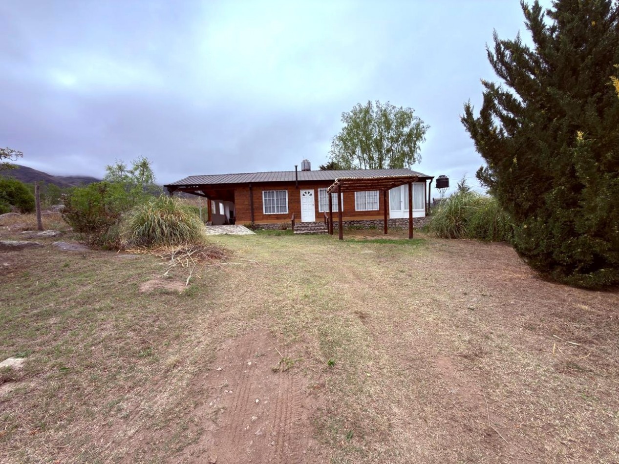 CASA EN VENTA 3D 2 BÑ, MAS CABAÑA ANEXA, GALERIA. ASADOR. LA OVEJERIA TAFI DEL VALLE