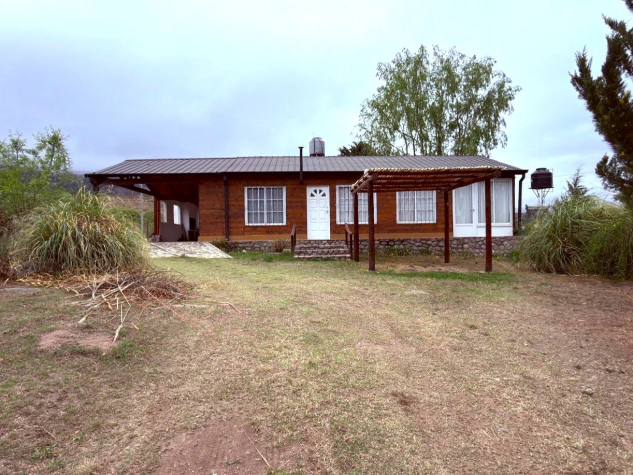 CASA EN VENTA 3D 2 BÑ, MAS CABAÑA ANEXA, GALERIA. ASADOR. LA OVEJERIA TAFI DEL VALLE