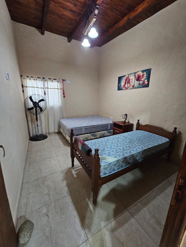 VENTA CASA DE CATEGORIA 4 D, 3 BÑ, COCHERA VISTA, ASADOR, CON ESCRITURA