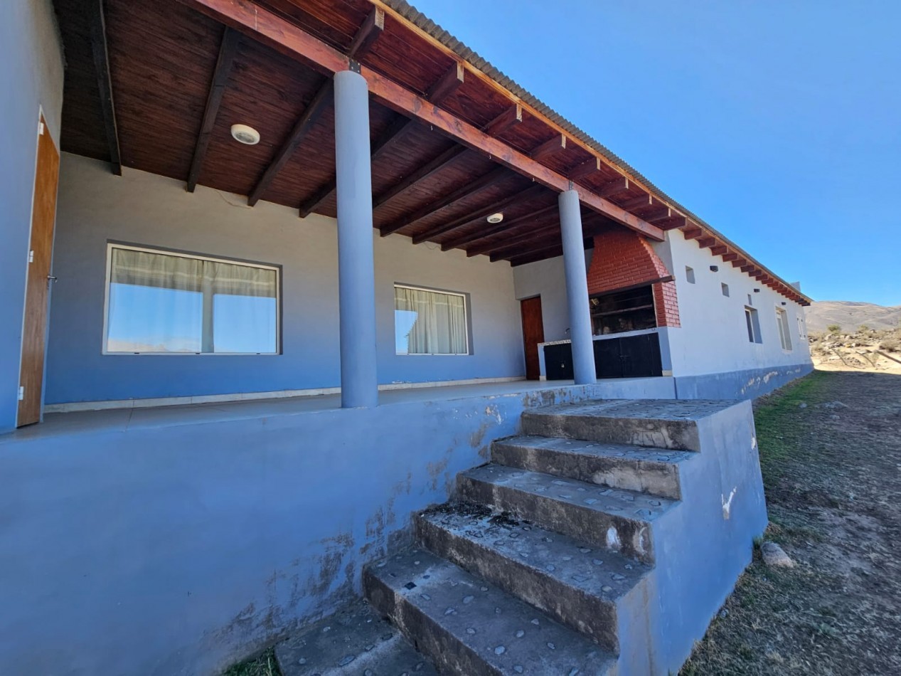 VENTA CASA DE CATEGORIA 4 D, 3 BÑ, COCHERA VISTA, ASADOR, CON ESCRITURA