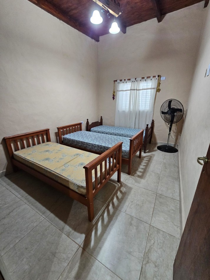 VENTA CASA DE CATEGORIA 4 D, 3 BÑ, COCHERA VISTA, ASADOR, CON ESCRITURA